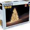 PuzzleWow Puzzel Een Verlichtte Kerstboom Tijdens De Nacht - Legpuzzel - Puzzel 1000 Stukjes Volwassenen - Kerst - Cadeau - Kerstcadeau Voor Mannen, Vrouwen En Kinderen - Sinterklaas Cadeautjes - Sinterklaas Voor Grote Kinderen