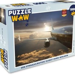 PuzzleWow Puzzel Een Straalvliegtuig Vliegt Over Wolken - Legpuzzel - Puzzel 1000 Stukjes Volwassenen - Sinterklaas Cadeautjes - Sinterklaas Voor Grote Kinderen
